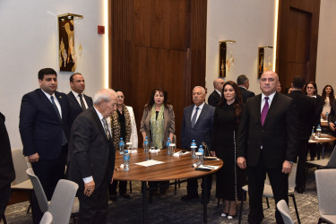 Nəsimi rayonunda Heydər Əliyevin anadan olmasının 102-cİ ildönümünə həsr edilmiş "Bir Xalqın Taleyini Dəyişən Ömür: Heydər Əliyev – Qəlblərdə Yaşayan Lider" mövzusunda tədbir keçirilib.