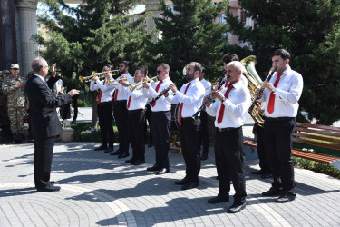 Nəsimi rayonunda 27 Sentyabr - Anım günü münasibətilə  rayon ərazisində yerləşən “Zəfər bağı”nda tədbir keçirilib.