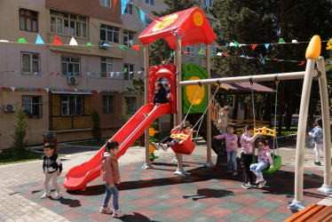 Nəsimi rayonunda daha bir “Abad həyət” layihəsi çərçivəsində abadlaşdırılan növbəti həyətin açılışı oldu.