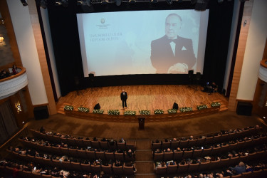 Nəsimi rayonunda Ulu öndər Heydər Əliyevin anım günü ilə bağlı “Heydər Əliyev zamanın fövqündə” adlı tədbir keçirilib.