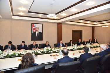 Nəsimi Rayon İcra Hakimiyyətində rayon ərazisində fəaliyyət göstərən ali təhsil müəssisələrinin rəhbərləri ilə görüş keçirilib.