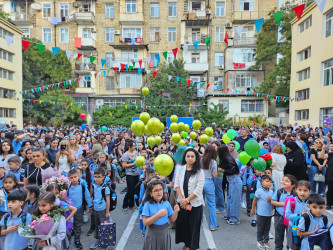 Nəsimi rayonu tam orta məktəblərində Bilik günü qeyd olundu.