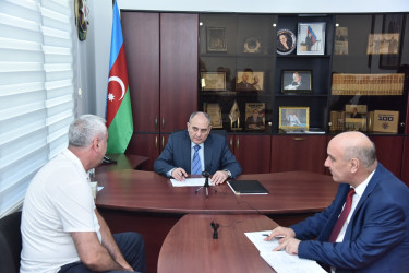 Nəsimi rayon İcra Hakimiyyətinin başçısı növbəti səyyar qəbul keçirib