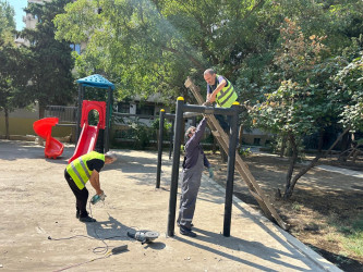 Mir Cəlal küçəsində yerləşən parkda cari təmir işləri aparılır.
