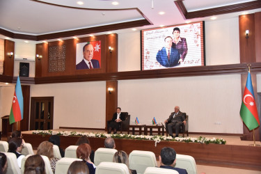 Nəsimi rayonunda Ümummilli lider Heydər Əliyevin anadan olmasının 102 illiyi münasibətilə “Ulu öndər Heydər Əliyev müasir müstəqil Azərbaycanın banisidir ” adlı tədbir keçirilib.