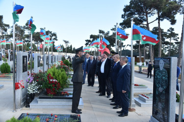 Anım günündə 2 saylı Fəxri və Şəhidlər Xiyabanında  dəfn olunmuş Şəhidlər ziyarət olundu.