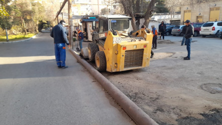 Nəsimi rayonunda məhəllədaxili yollarda asfaltlaşma işləri aparılıb.