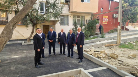 H.B.Əliyev küçəsi 9, 11, 15 və 17 saylı binaların ətrafında abadlıq-quruculuq işləri davam etdirilir.