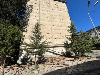 Rayonun Cavadxan küçəsi 26,30 saylı ünvanlarında aparılan abadlıq-quruculuq işləri davam edir.