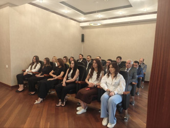 Nəsimi rayon İcra Hakimiyyətində “Heydər Əliyev Azərbaycanın dövlət qulluğu sisteminin banisidir” mövzusunda dəyirmi masa keçirilib