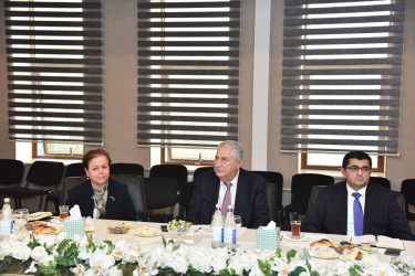 Nəsimi Rayon İcra Hakimiyyətində rayon ərazisində fəaliyyət göstərən ali təhsil müəssisələrinin rəhbərləri ilə görüş keçirilib.