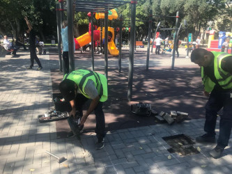 Nəsimi rayonu Vaqif  prospektində yerləşən parkda cari təmir işləri aparılıb.