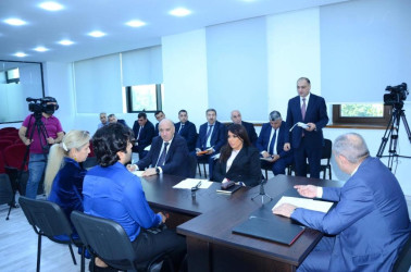 Nəsimi rayon İcra Hakimiyyətinin başçısı növbəti səyyar qəbul keçirib
