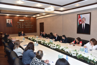 Nəsimi Rayon İcra Hakimiyyətində tam orta ümumtəhsil məktəblərinin və məktəbdənkənar təhsil müəssisələrinin rəhbərlərinin iştirakı ilə müşavirə keçirilib