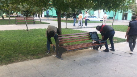 Nəsimi rayonu Xətai prospektində yerləşən parkda cari təmir işləri aparılıb.