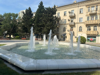 Nəsimi rayonunda Taras Şevçenkonun heykəlinin yerləşdiyi parkda cari təmir işləri başa çatıb.