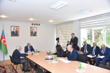 Nəsimi rayon İcra Hakimiyyətinin başçısı növbəti səyyar qəbul keçirib