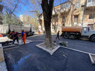 Nəsimi rayonunda asfaltlaşma işləri davam edir.