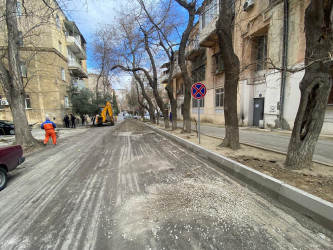 Nəsimi rayonunda asfaltlaşma işləri davam edir.