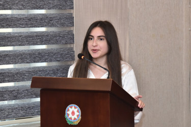 Nəsimi rayon İcra Hakimiyyətində respublikanın ali təhsil müəssisələrinə qəbul imtahanlarında rayon üzrə yüksək bal toplayan məzunlarla görüş keçirilib