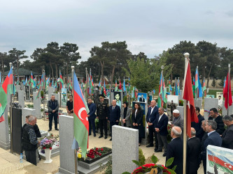 Vətən Müharibəsi Şəhidi Novruzov Aqşin Şahin oğlunun şəhadət günündə əziz xatirəsi yad edildi.