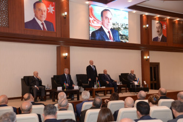 Nəsimi rayonunda “Ulu Öndər Heydər Əliyevin irsi milli sərvətimizdir” mövzusunda elm və tanınmış ziyalıların iştirakı ilə görüş təşkil olunub.