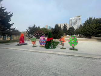 Novruz bayramı ilə bağlı Nəsimi rayonunda parklar, xiyabanlar və abad həyətlər  bəzədilib.