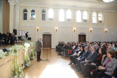 Nəsimi rayonunda Ümummilli lider Heydər Əliyevin anadan olmasının 101 illiyi münasibətilə “Ulu öndər Heydər Əliyev Azərbaycan dövlətçiliyinin xilaskarı, müasir müstəqil Azərbaycanın banisidir ” adlı tədbir keçirilib.