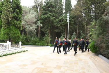 2 iyul - Polis Günü münasibəti ilə  Fəxri Xiyabanda Ulu Öndər Heydər Əliyevin məzarı ziyarət olunub