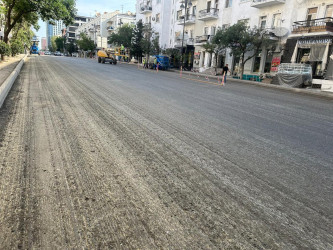 Azadlıq prostekti boyu yolun və binaların fasadının əsaslı təmiri işləri aparılır.