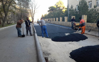 Nəsimi rayonunda məhəllədaxili yollarda asfaltlaşma işləri aparılıb.