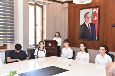 Nəsimi rayonunda respublikanın ali təhsil müəssisələrinə qəbul imtahanlarında rayon üzrə yüksək bal toplayan məzunlarla görüş keçirilib