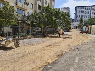 Nəsimi rayonu Ceyhun Səlimov küçəsi 7,9 saylı ünvanlarda məhəllədaxili yollarda cari təmir işlərinə başlanılıb.