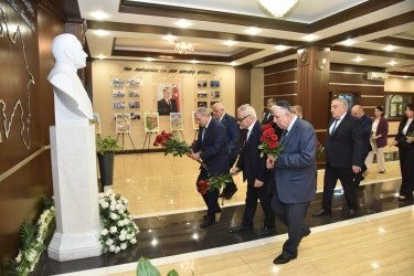Nəsimi rayon İcra Hakimiyyətində 20 Sentyabr - Dövlət Suverenliyi Günü münasibətilə tədbir keçirilib.