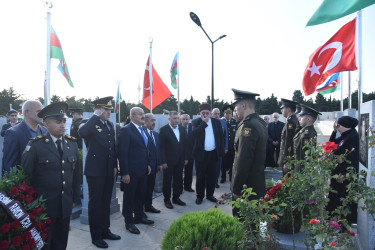 Anım günündə 2 saylı Fəxri və Şəhidlər Xiyabanında  dəfn olunmuş Şəhidlər ziyarət olundu.