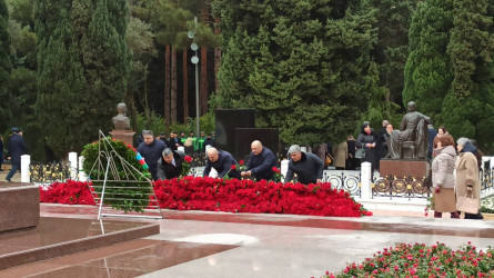 Ümummilli Lider Heydər Əliyevin anım günündə məzarı ziyarət olundu