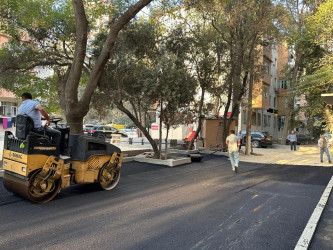 H.B.Əliyev küçəsi 9, 11, 15 və 17 saylı binaların ətrafında abadlıq-quruculuq işləri davam etdirilir.