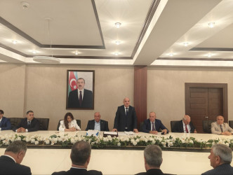 Nəsimi rayon İcra Hakimiyyətində “Heydər Əliyev Azərbaycanın dövlət qulluğu sisteminin banisidir” mövzusunda dəyirmi masa keçirilib