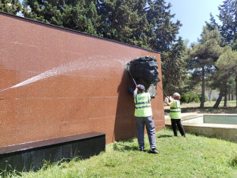 Nəsimi rayonunda abidələrin və barelyeflərin yuyulması tədbirləri aparılıb.