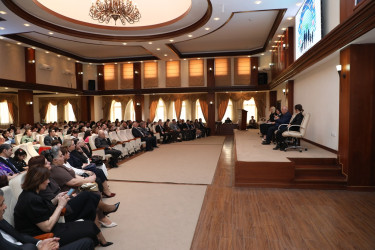 Nəsimi Rayon İcra Hakimiyyətində “Ailə cəmiyyətin ən böyük dəyəridir” adlı tədbir keçirilib.