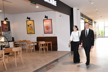 İlham Əliyev və birinci xanım Mehriban Əliyeva Bakıda “Crescent Bay” layihəsinin təqdimatı və “Crescent Mall” ticarət mərkəzinin açılışında iştirak ediblər