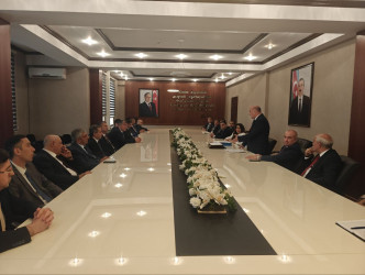 Nəsimi rayon İcra Hakimiyyətində “Heydər Əliyev Azərbaycanın dövlət qulluğu sisteminin banisidir” mövzusunda dəyirmi masa keçirilib