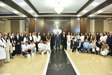 Nəsimi rayon İcra Hakimiyyətində respublikanın ali təhsil müəssisələrinə qəbul imtahanlarında rayon üzrə yüksək bal toplayan məzunlarla görüş keçirilib
