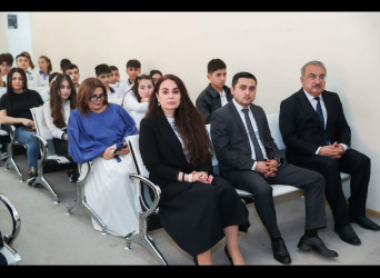 Nəsimi rayonunda “Konstitusiya və Suverenlik İli” çərçivəsində Vətən müharibəsi iştirakçıları rayon məktəbliləri ilə görüşdü