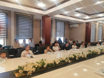 15 Sentyabr - Bilik Günü ərəfəsində Nəsimi rayon İcra Hakimiyyəti tərəfindən bir qrup məktəbliyə məktəbli formaları verilmişdir.