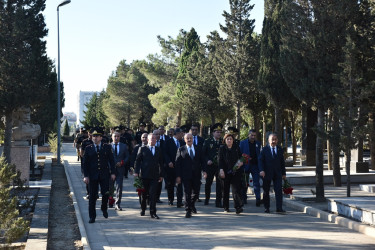 Anım günündə 2 saylı Fəxri və Şəhidlər Xiyabanında dəfn olunmuş Şəhidlər ziyarət olundu