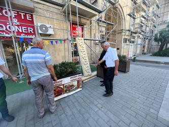 28 May küçəsi 20 ünvanında yerləşən tarixi binanın fasadında bərpa işləri davam edir.