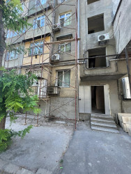 Asif Məhərrəmov 64 və 20 yanvar 4/66 saylı binalarda yenidənqurma işləri davam edir.