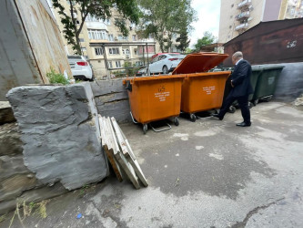 Nəsimi rayon İcra Hakimiyyətinin başçısı ərazidə sakinlərlə görüşmüşdür