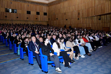 Nəsimi rayonunda Ulu Öndər Heydər Əliyevin anadan olmasının 103-cü ildönümünə həsr olunmuş “Heydər Əliyev irsinin konseptual əsasları: ənənə ilə müasirliyin vəhdəti” mövzusunda tədbir keçirilib
